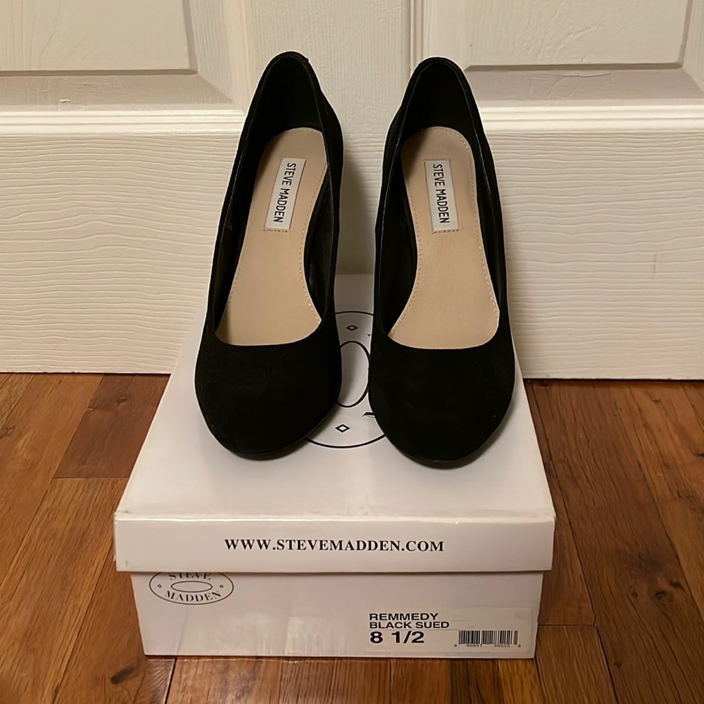 Steve Madden Remmedy Black Suede Pumps Size 8.5
